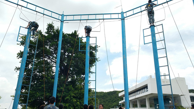 高空抓杠